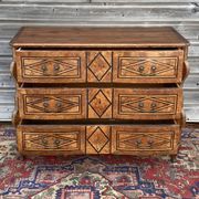 Commode Mazarine d’époque Louis XIV provenant du château de Bracquetuit