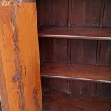 Armoire en bois ancien avec deux portes