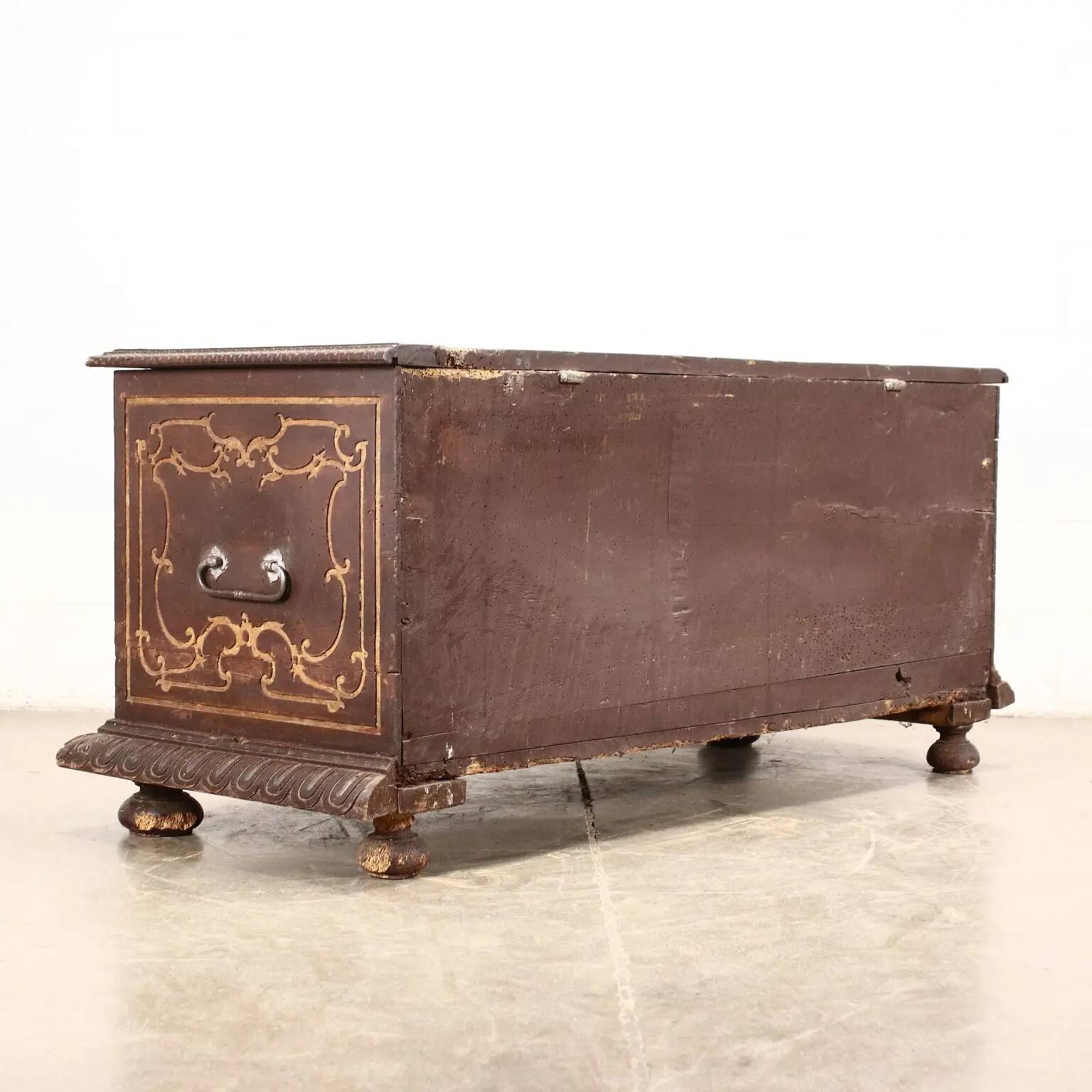 Piedmontese baroque chest in walnut, Italy, 18th century