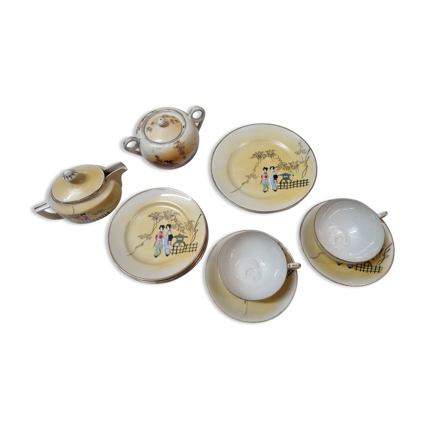 Fine Japanese porcelain for tea