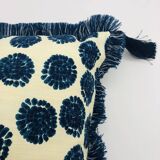 Square cushion, cover and insert. Model "Olivia".