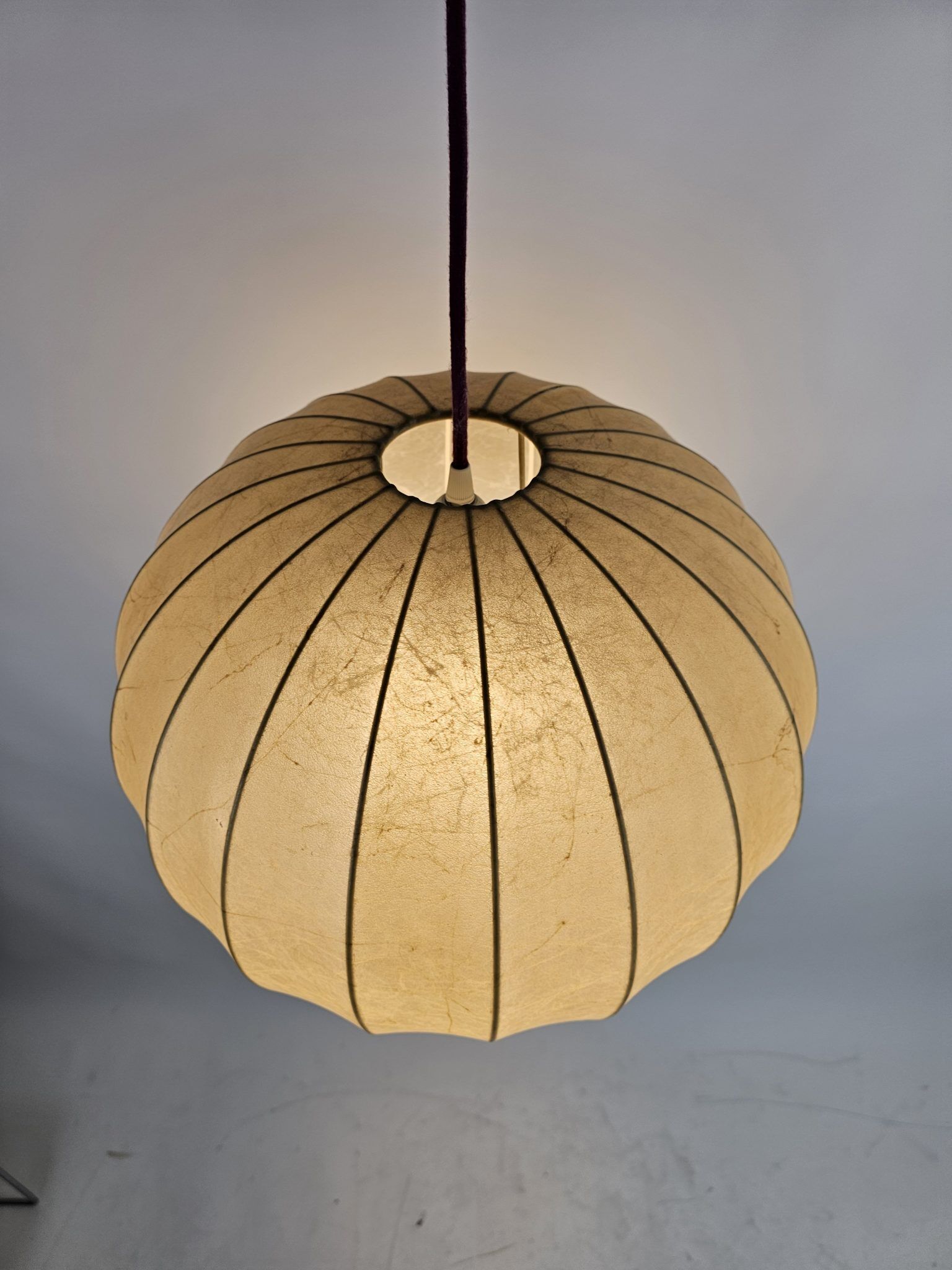Cocoon pendant lamp from Italy with beautiful structure and colour