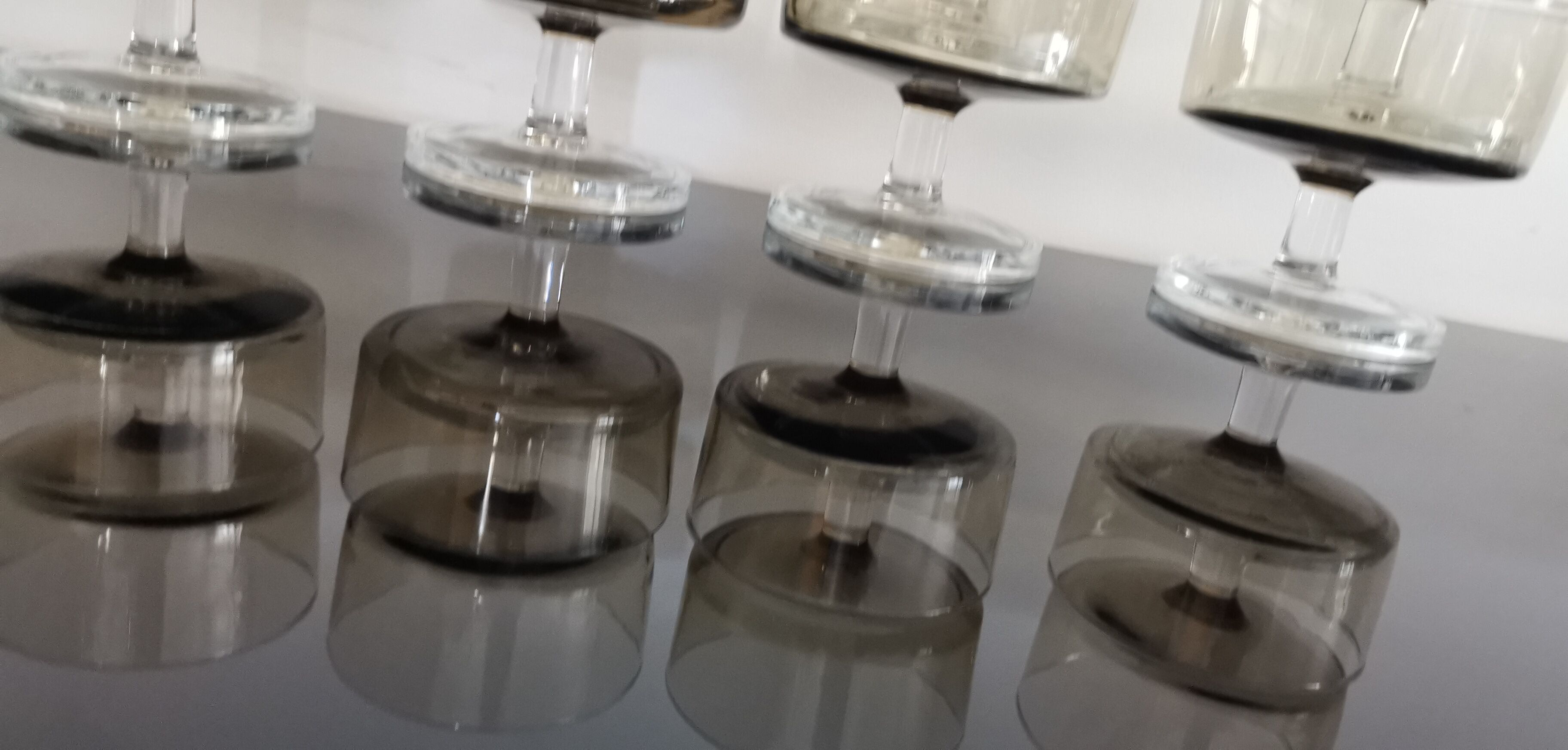 Set of 8 glasses of cavalier Luminarc smoked vintage 70'S champagne