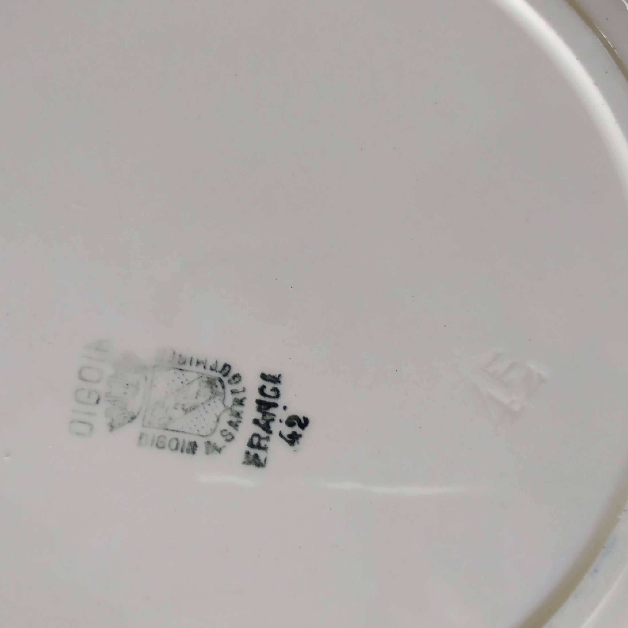 Round plate Digoin Sarreguemines Blue roses