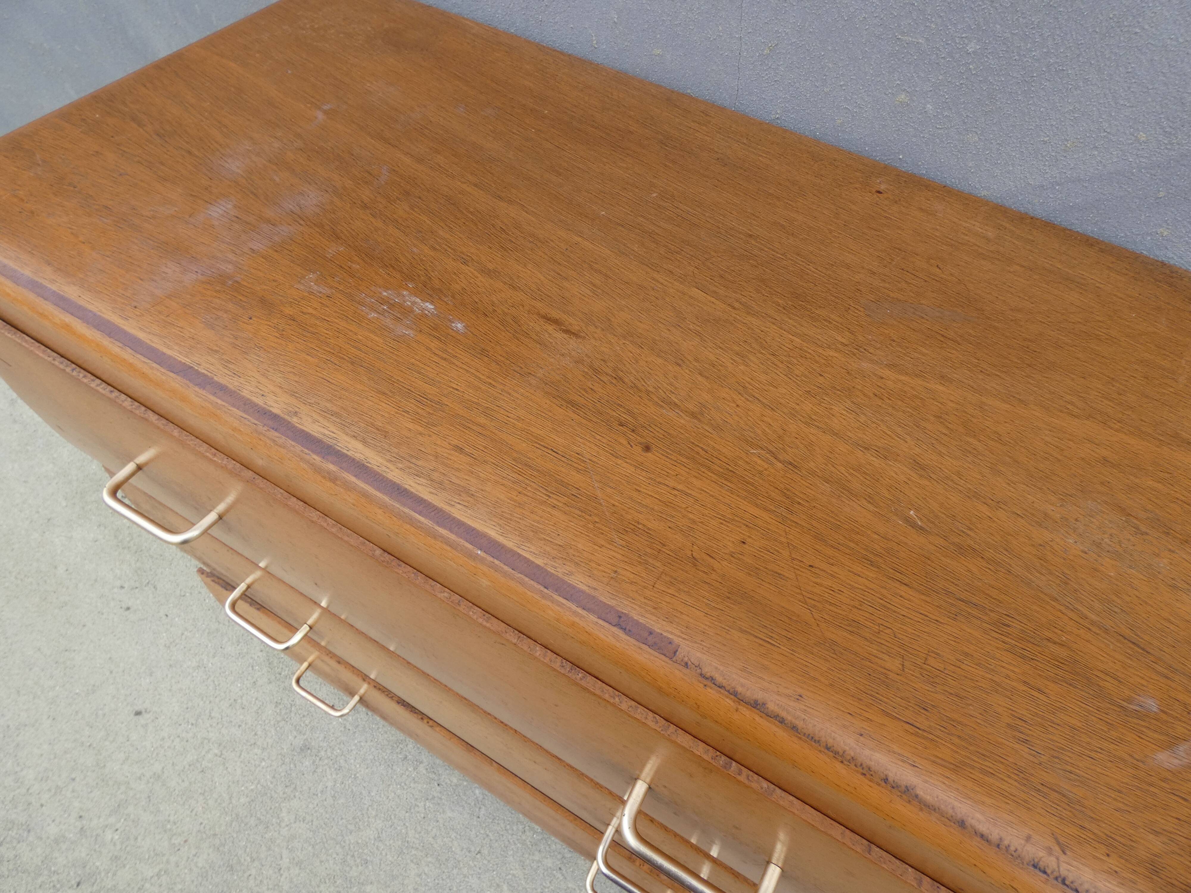 commode vintage en bois pieds compas