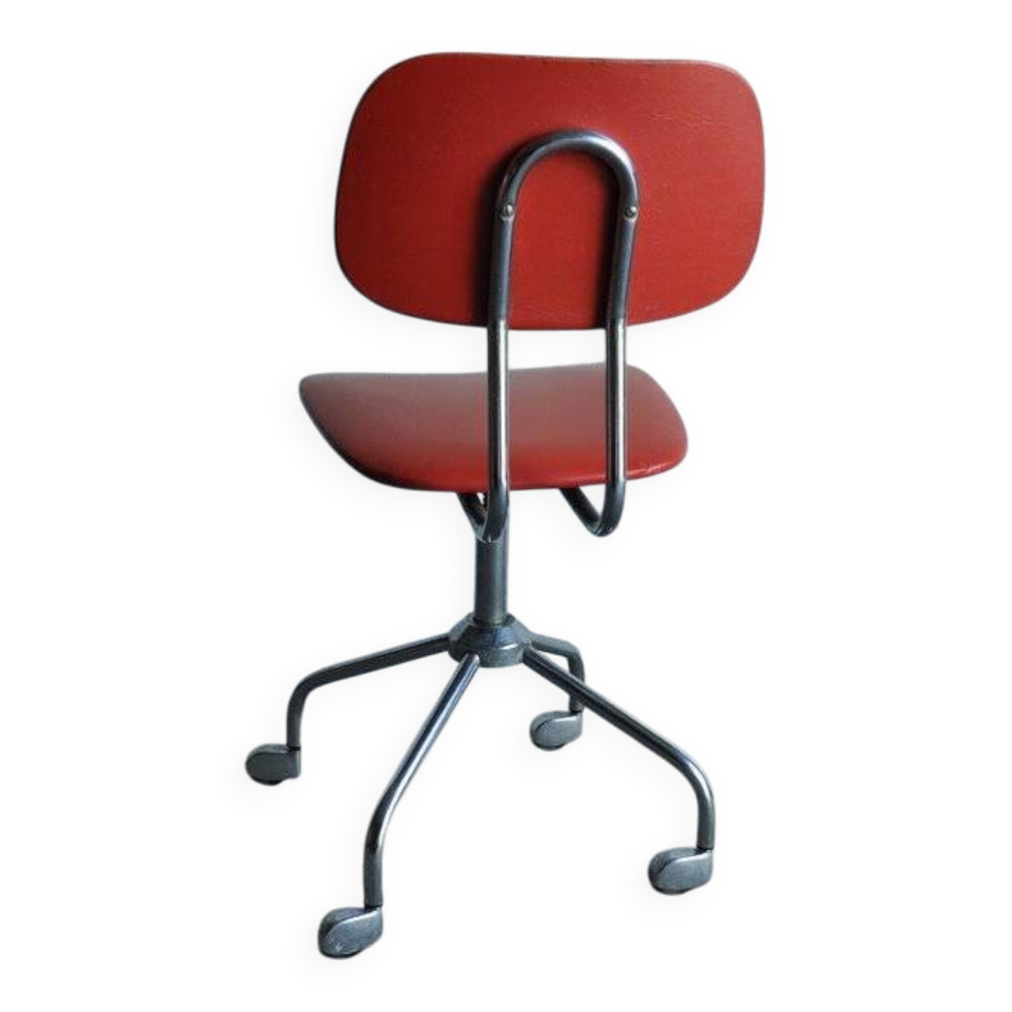 Chaise pivotante industrielle corail en skaï et piètement chromé, années 1950