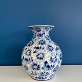 Blue and white ceramic vase with floral pattern in the shape of a vintage ball