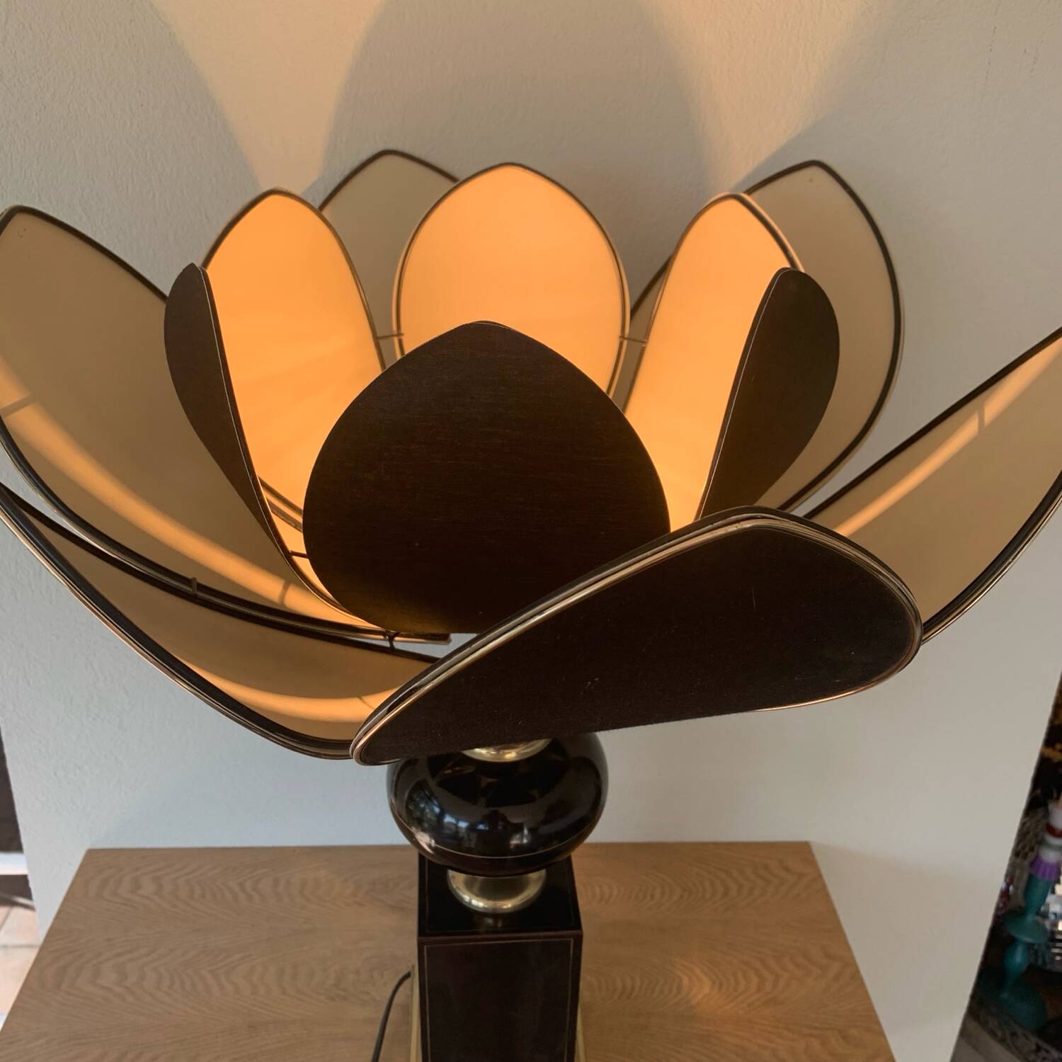 ▪️The Dolphin Lamp Jennings Lotus Lampshade Hollywood Rengency