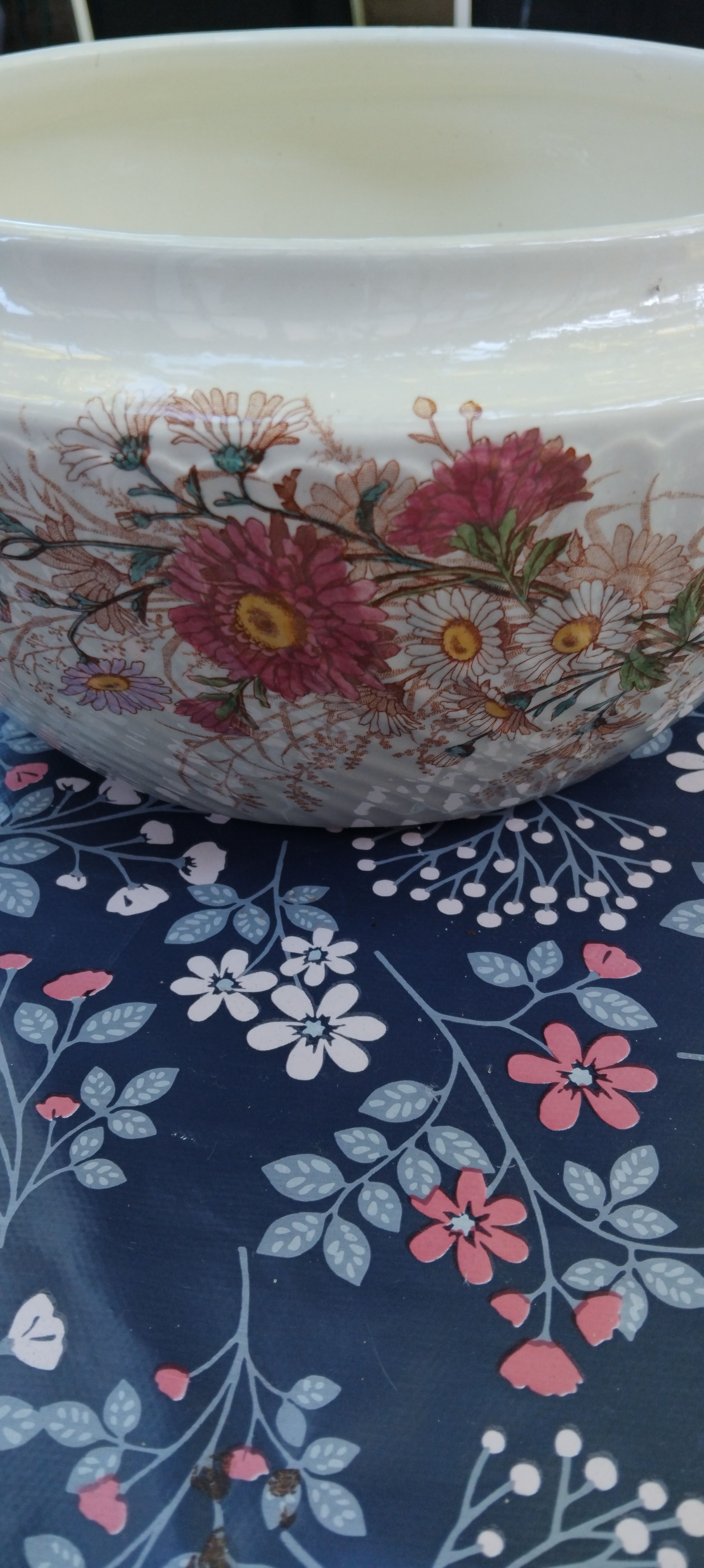 Old ceramic soup tureen Lunéville KG pattern Queen Marguerite