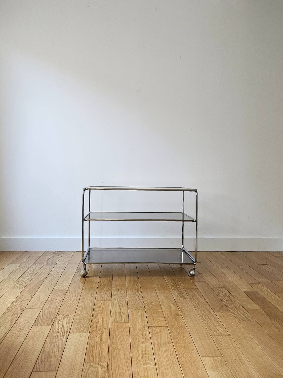 Small rolling trolley in chromed metal