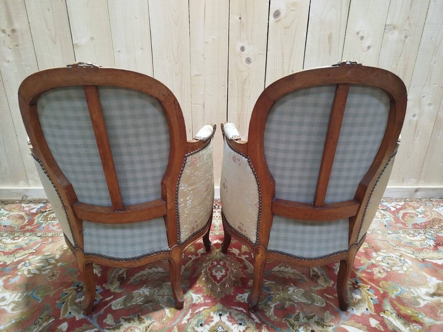 Pair of armchairs - Louis XV style bergères in silk.