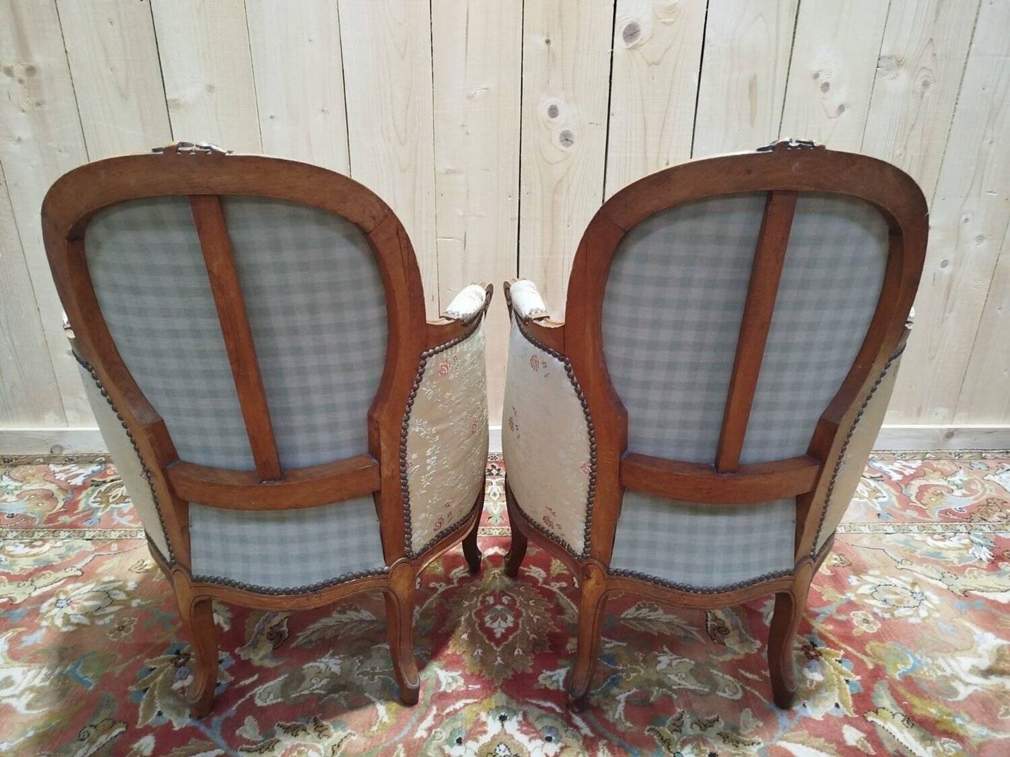 Pair of armchairs - Louis XV style bergères in silk.
