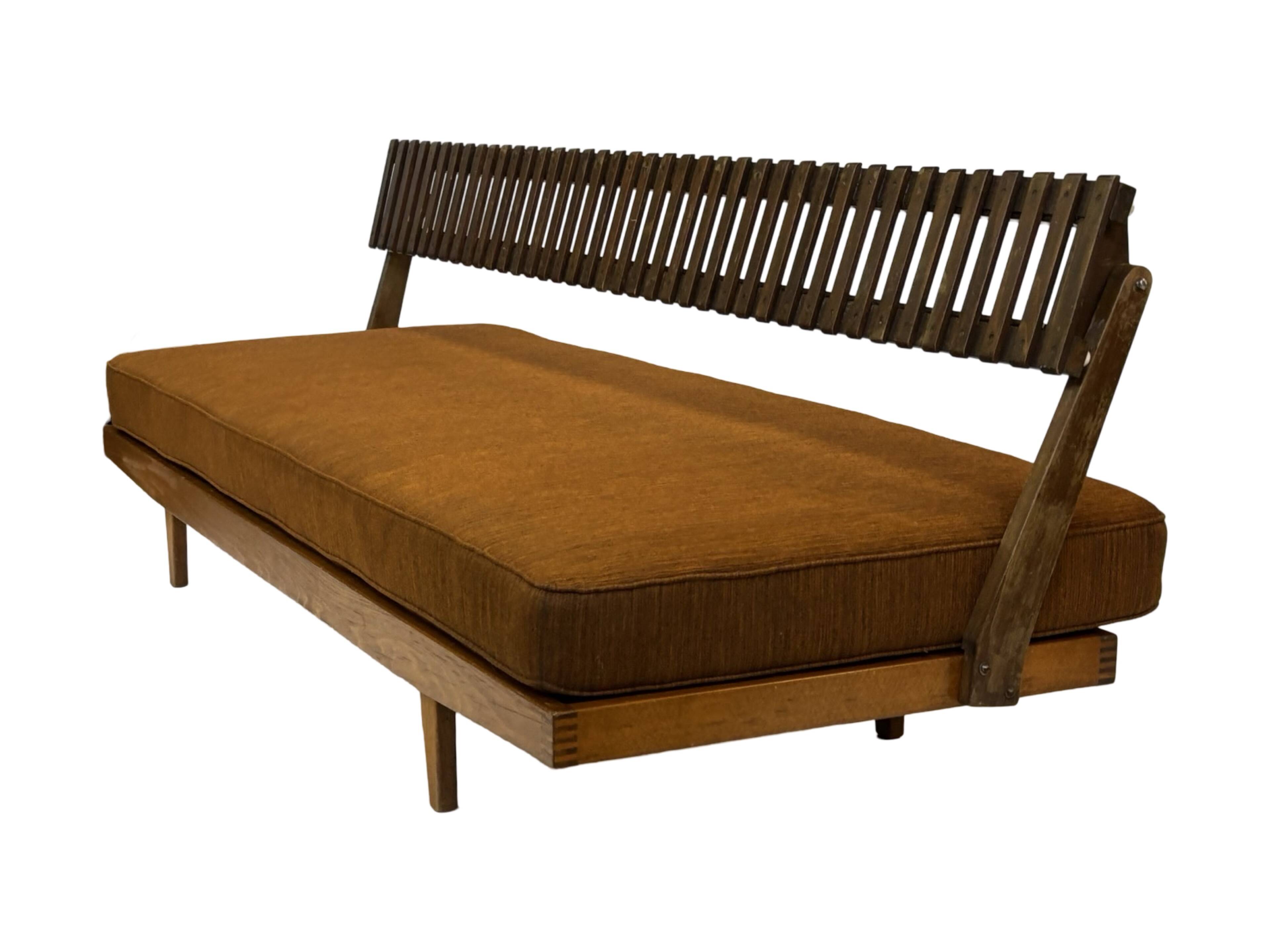 Mid-century daybed with removable backrest in oak 50's design