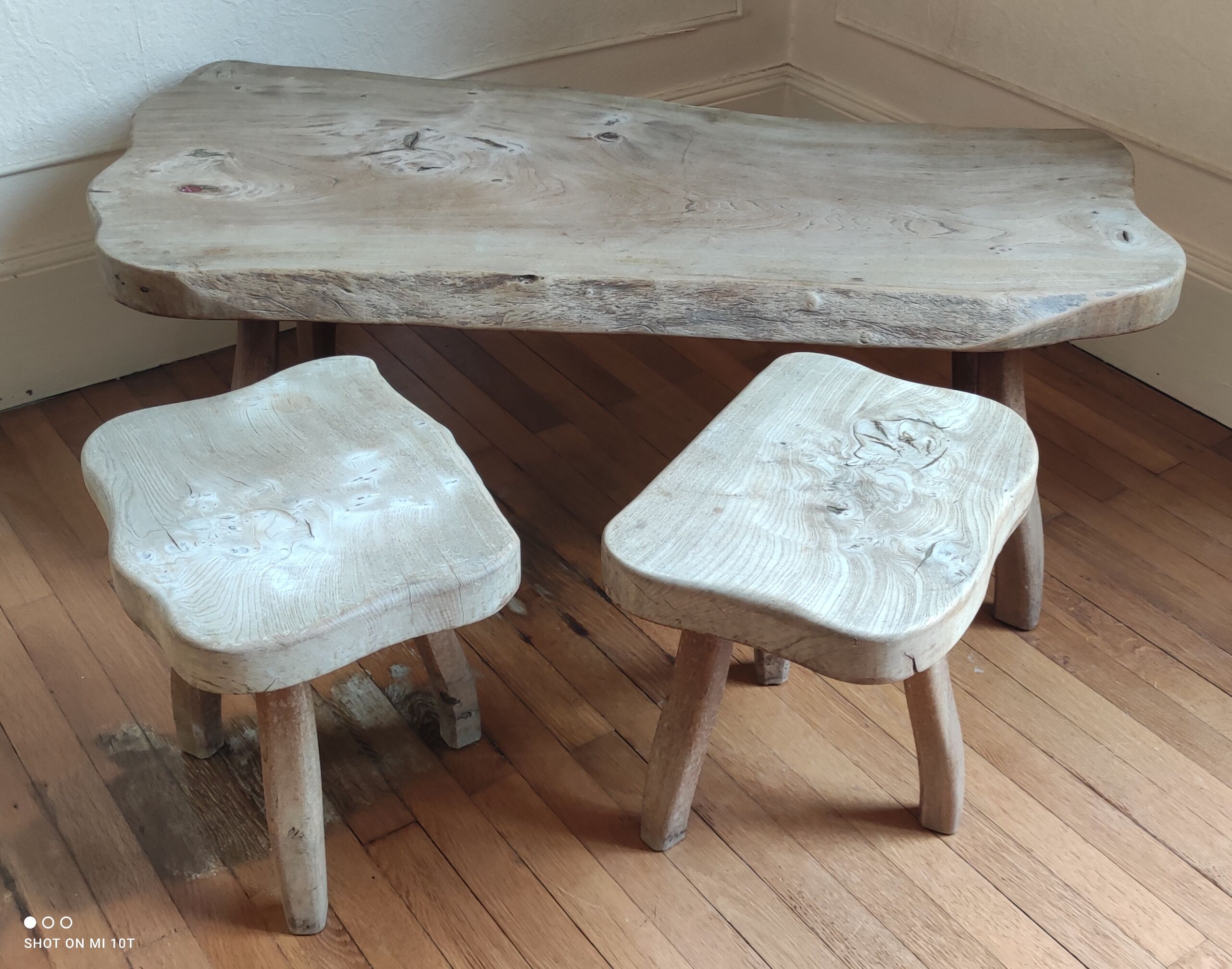 Old living room 3 rooms in wood, brutalist art