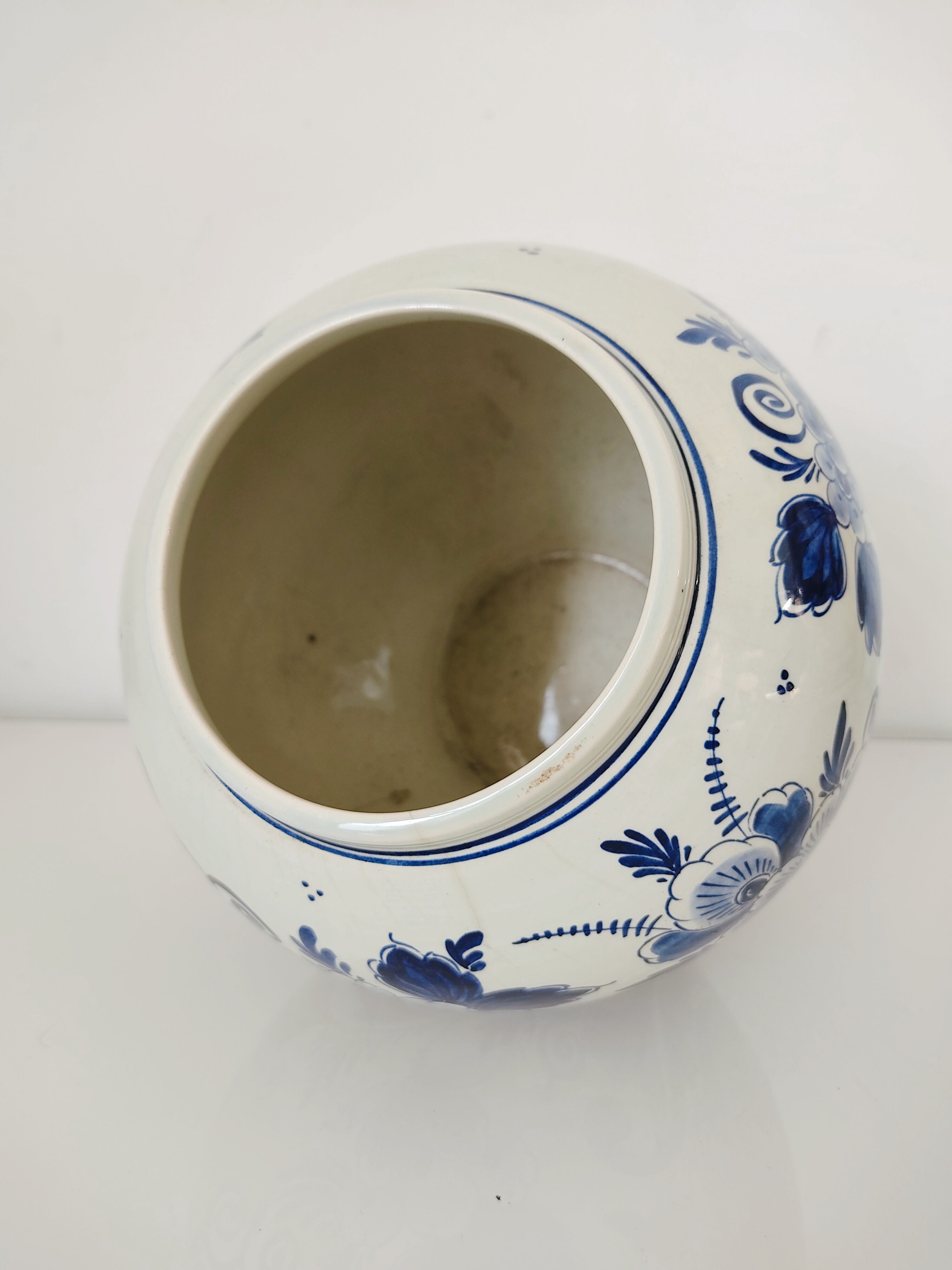 Delft earthenware vase floral decoration