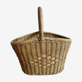 Wicker basket picnic type