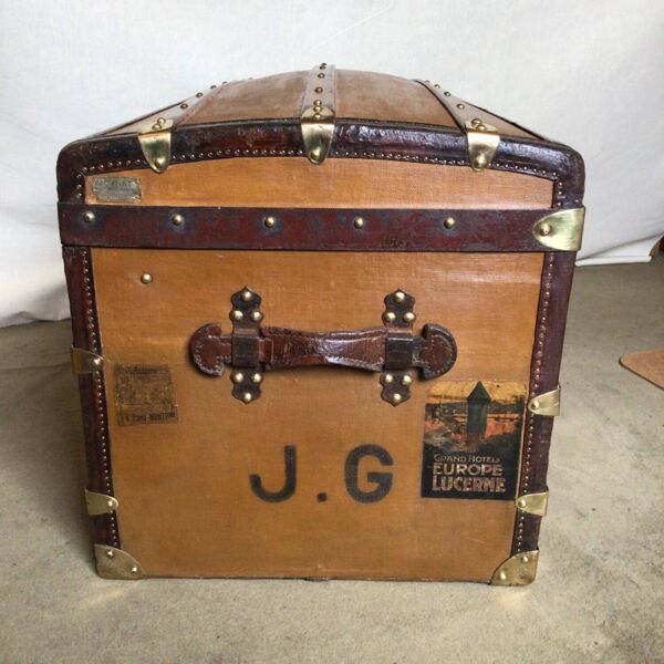 Malle ancienne bombée Moynat restaurée