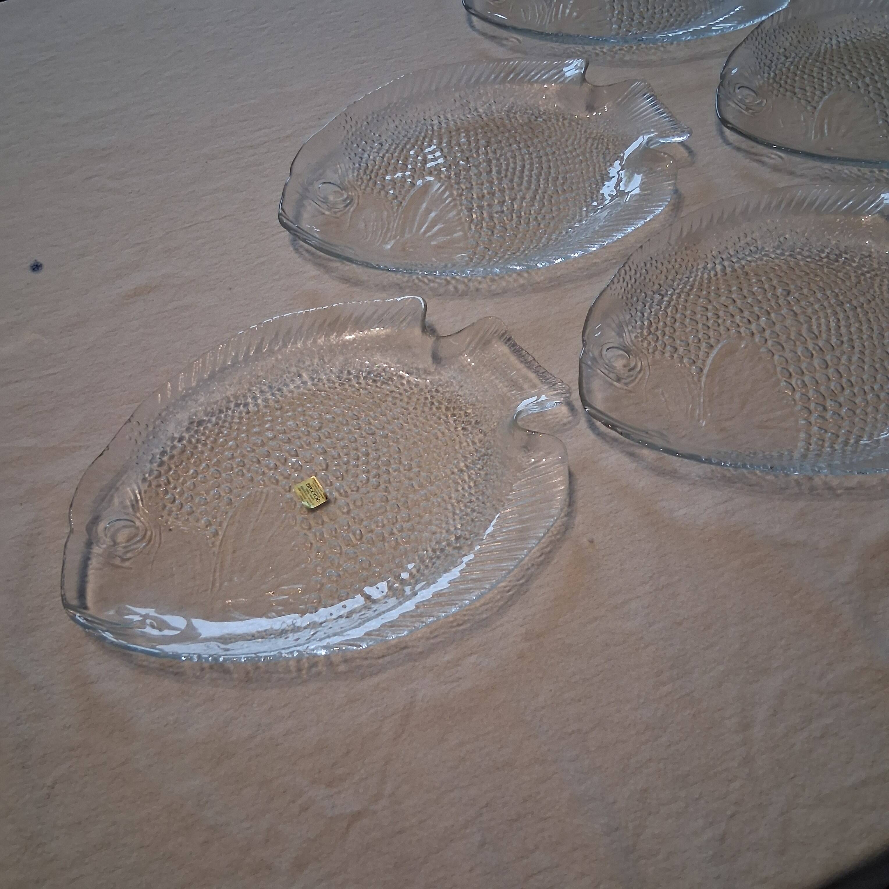 6 glass fish plates from Arcoroc in very good condition.