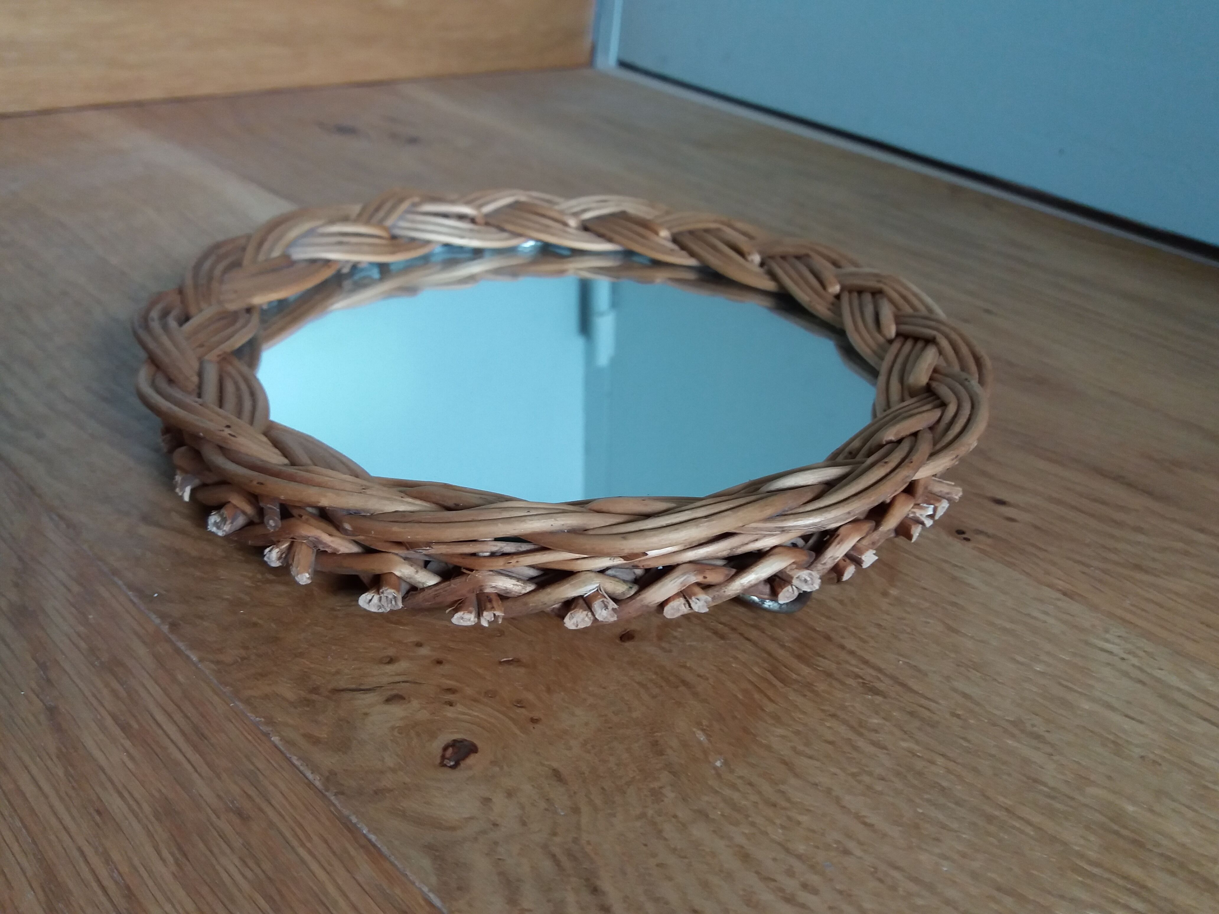 Round rattan wicker mirror 18cm