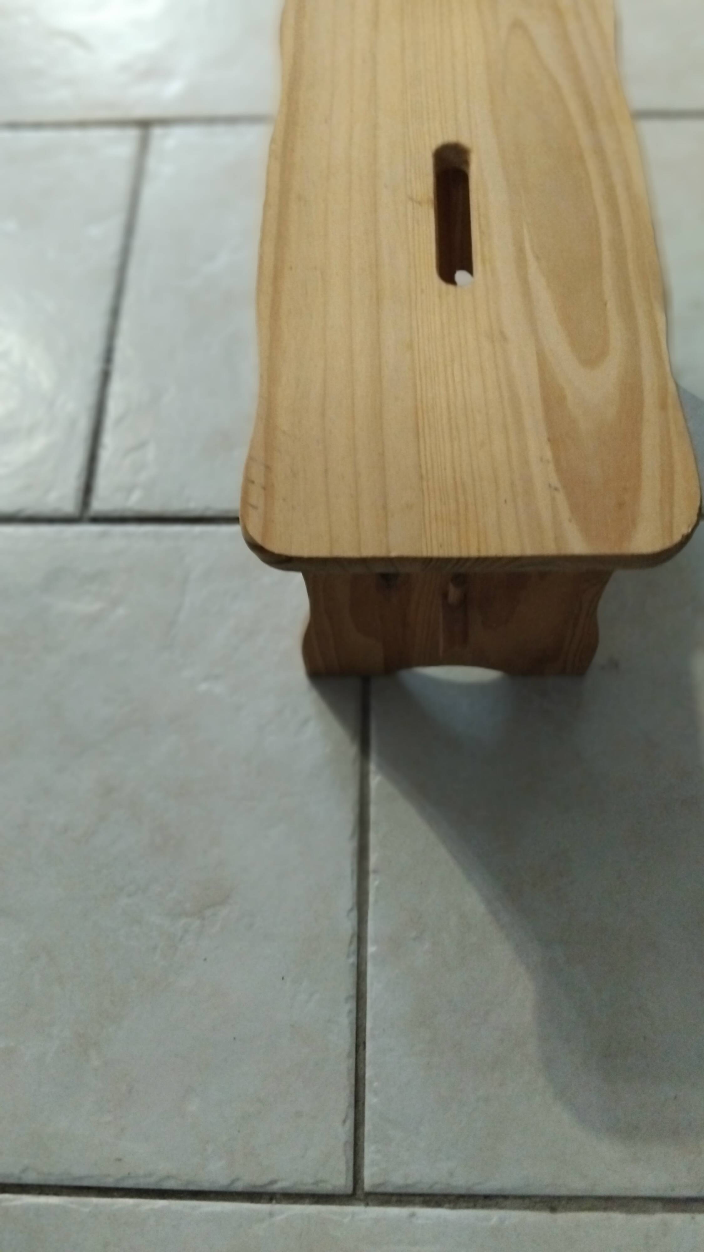 Petit tabouret en pin vintage