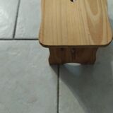 Petit tabouret en pin vintage