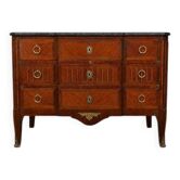 Commode d’époque Louis XV - XVI en marqueterie, plateau marbre noir