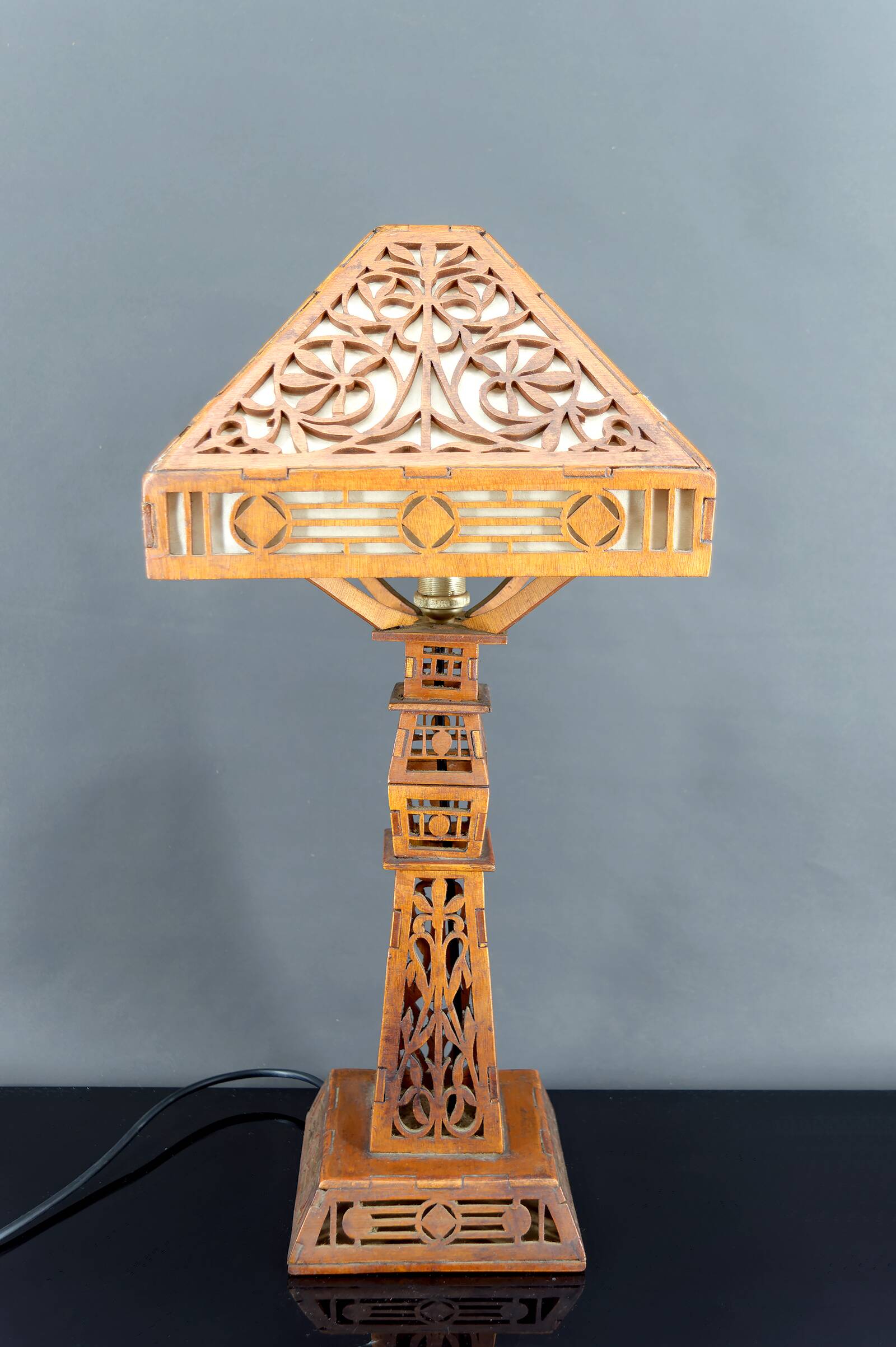 Important Carved Wood Lamp, USA, A&C, Prairie School, c. 1900-1920