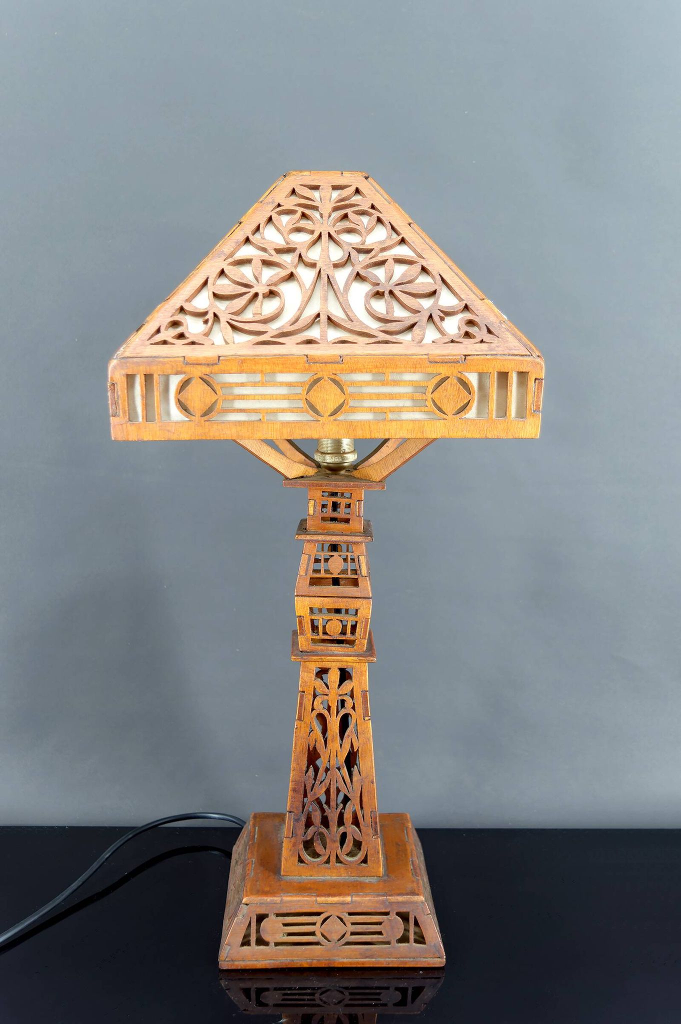 Important Carved Wood Lamp, USA, A&C, Prairie School, c. 1900-1920