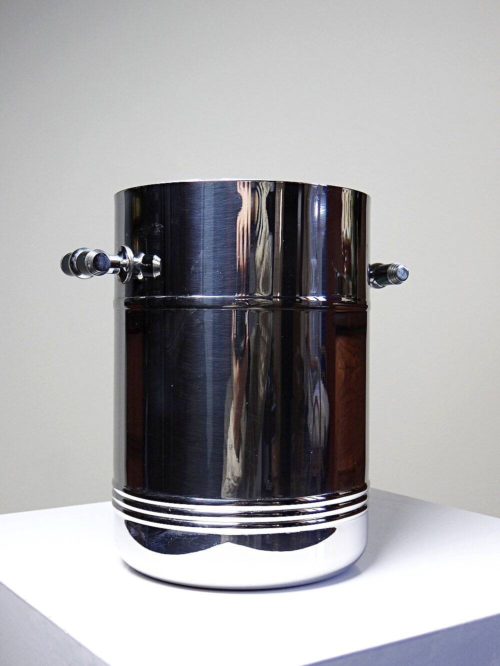 Vintage champagne bucket from the 80s-90s by Orfévrerie Jean Couzon in 18/10 stainless steel.