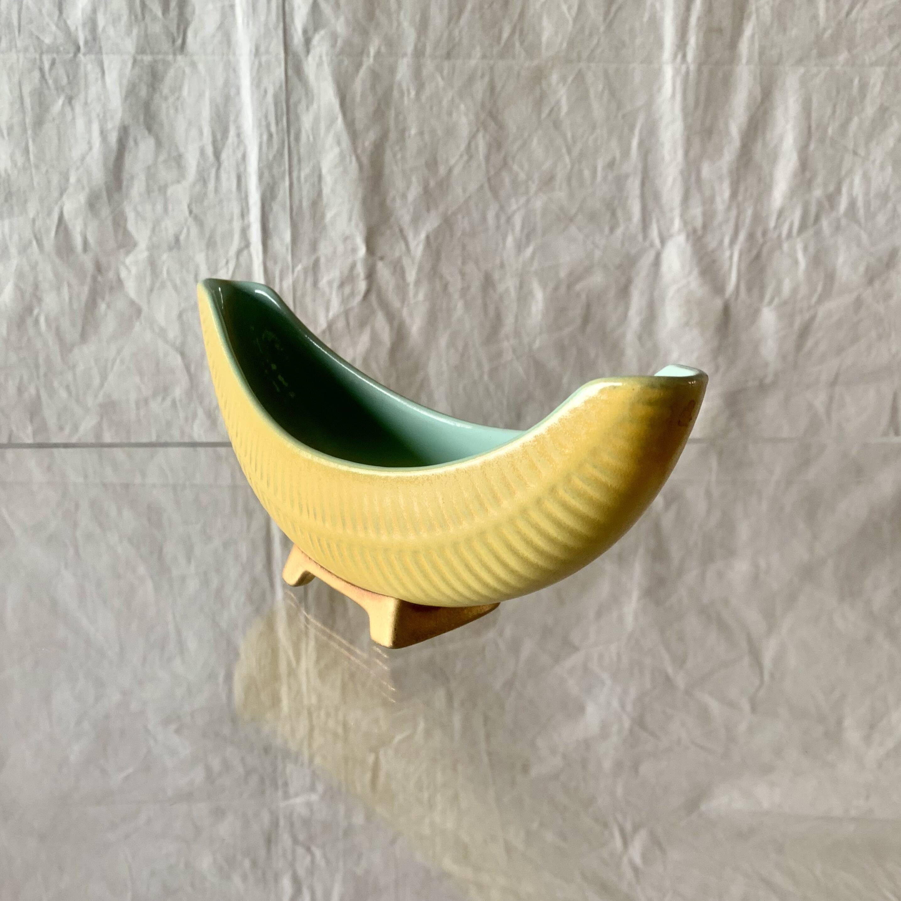 Vide-poche vintage en céramique jaune West Germany 919