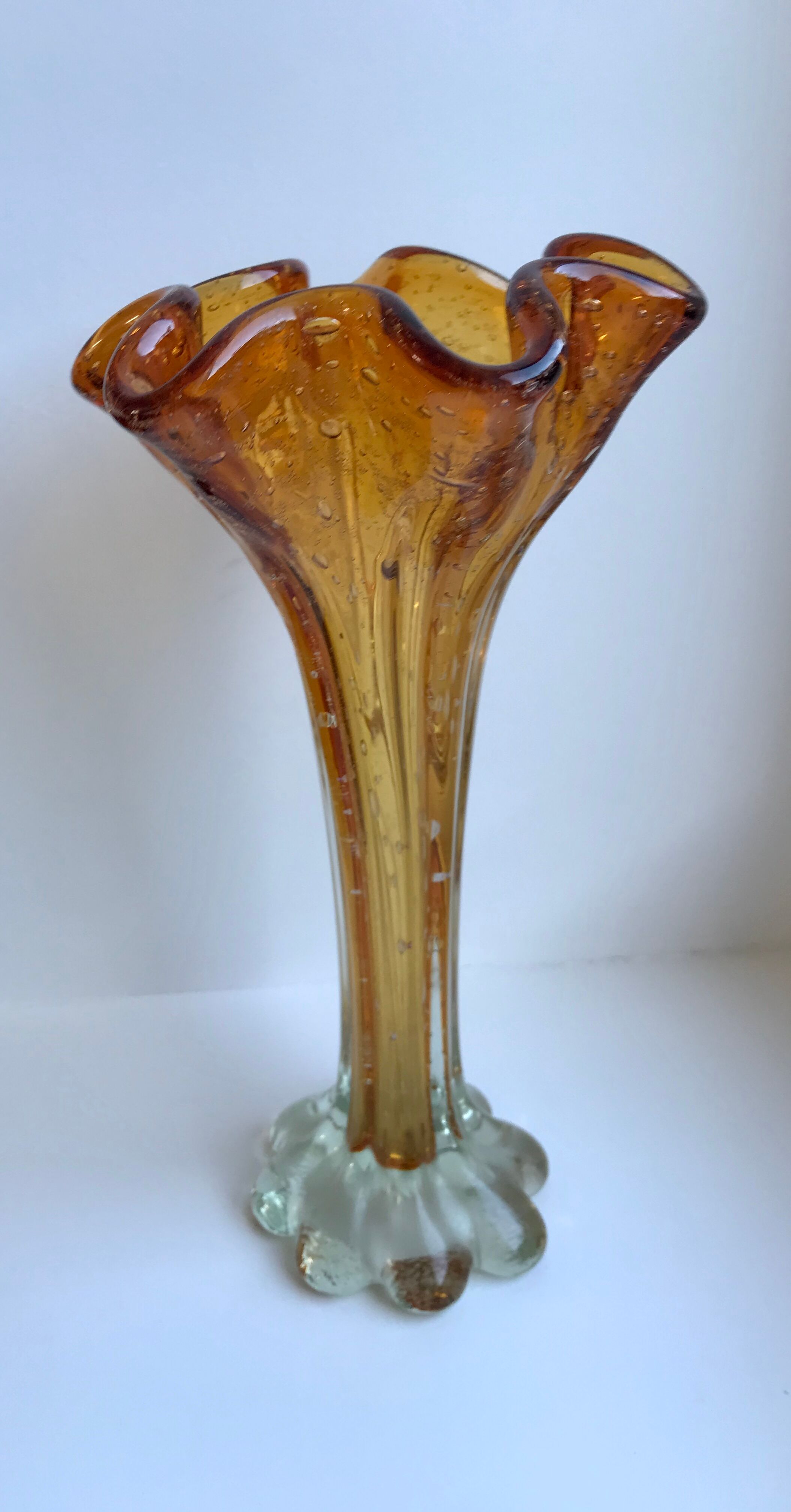 Vase corolle en verre de biot ambré années 60