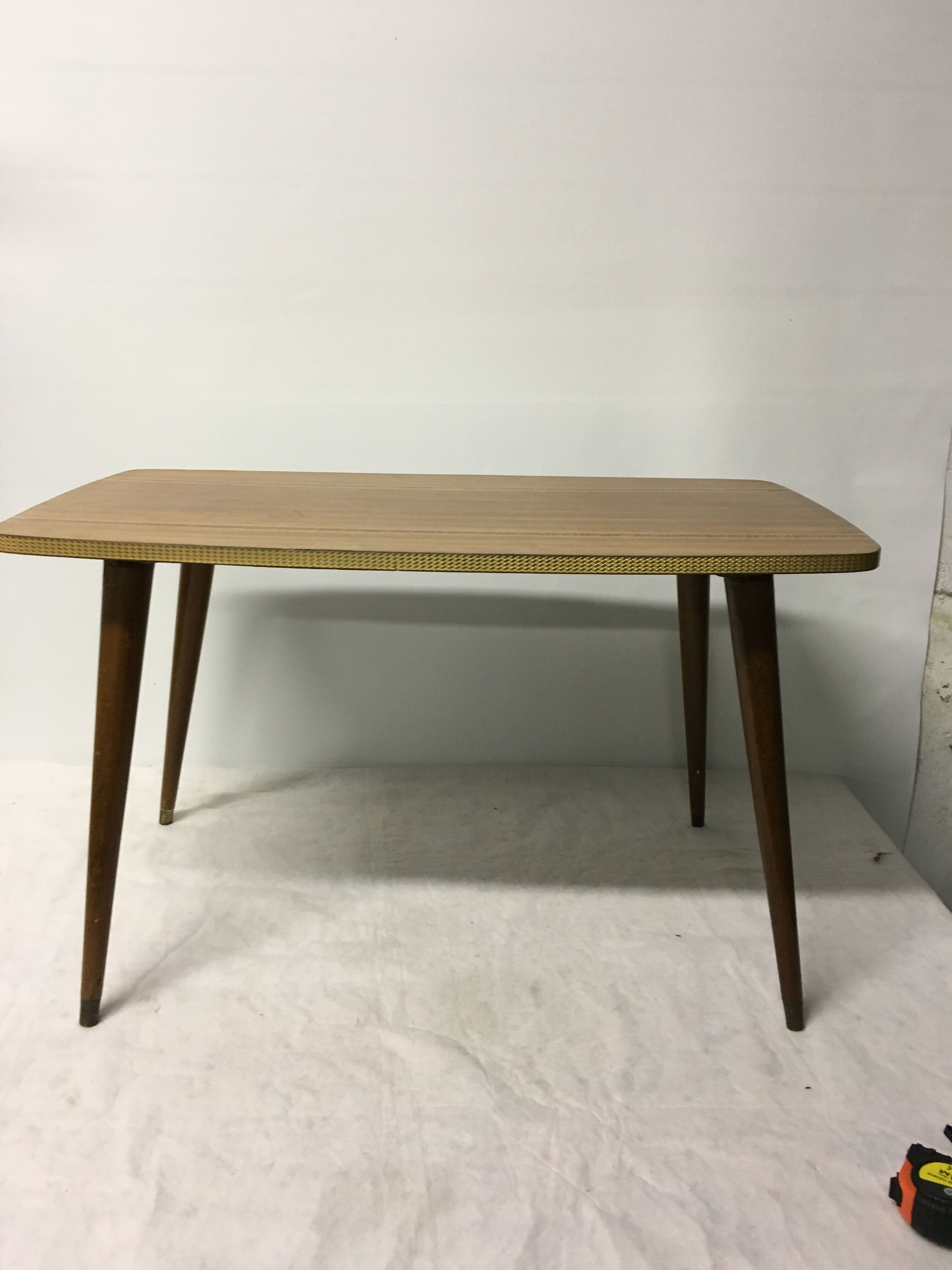 Table basse pieds compas