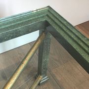 Importante table basse en acier et fer forgé patinée et dorée