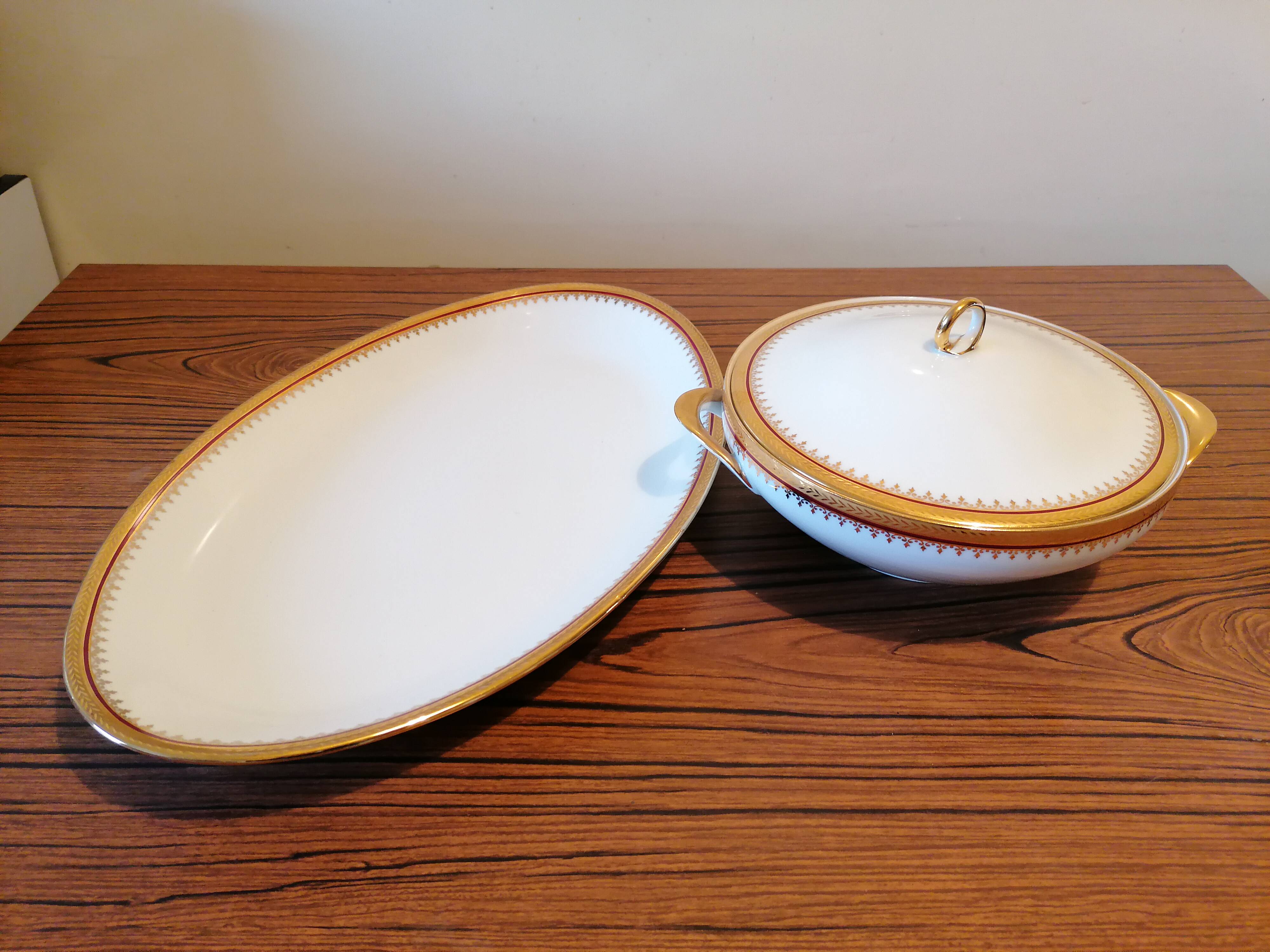 Oval serving dish and soup tureen in Limoges porcelain GDA ("Viviane")