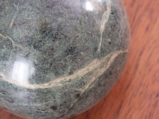 Boule ou sphère minérale décorative en marbre n°13