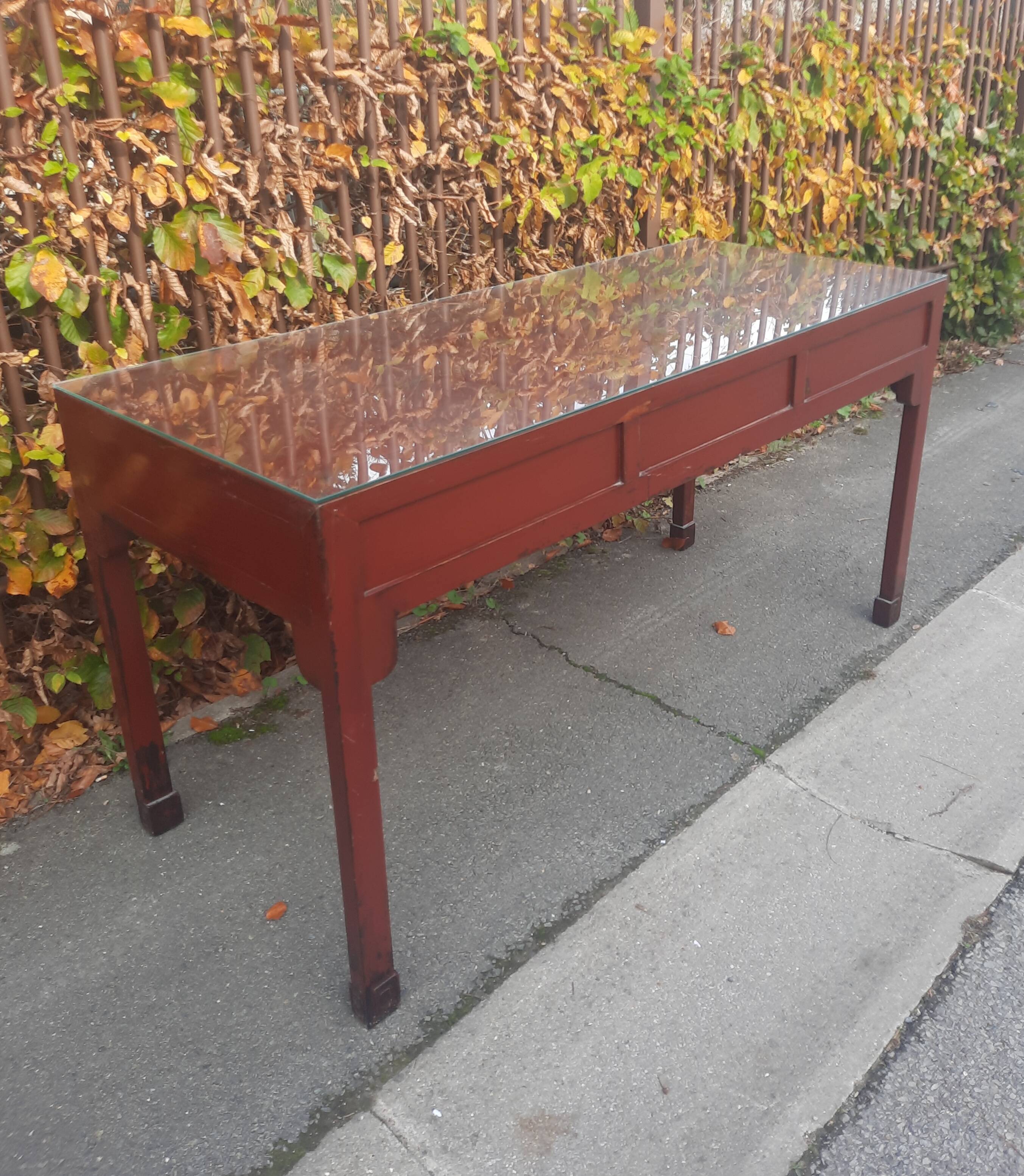 Grande console à tirroir  d extreme orient laquée rouge