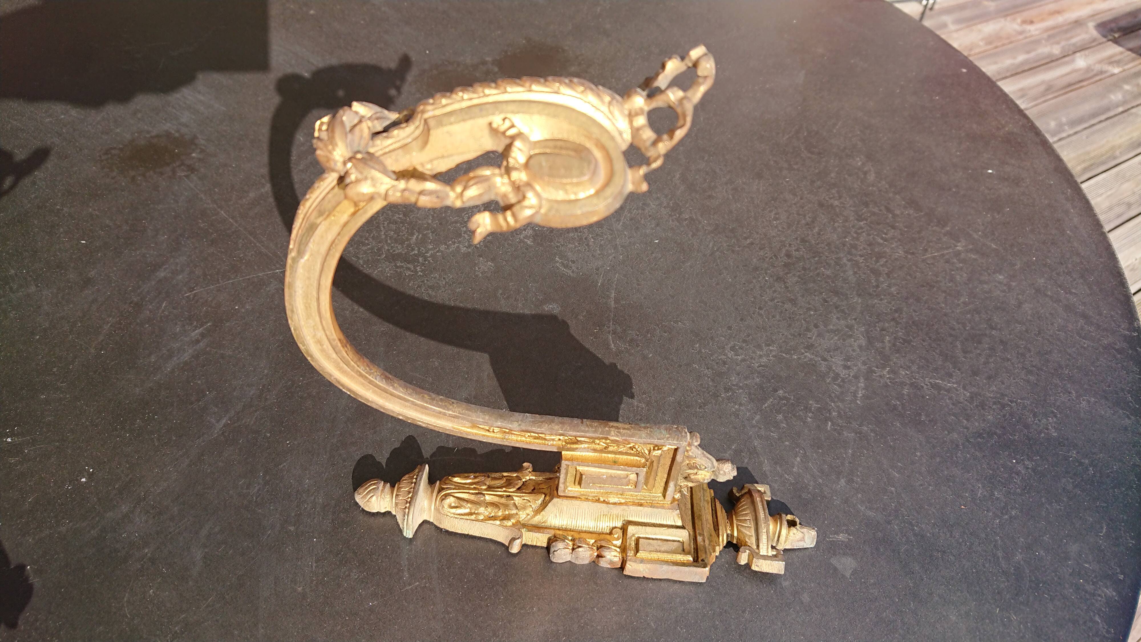 Paire de porte-embrasses en bronze doré