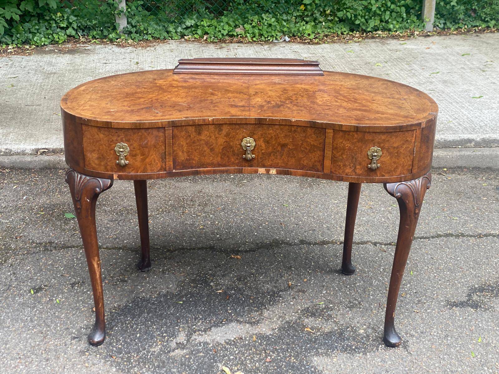 Console lady's desk in walnut burl from the early 20th century.