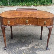 Console bureau de dame haricot en ronce de noyer début 20ème