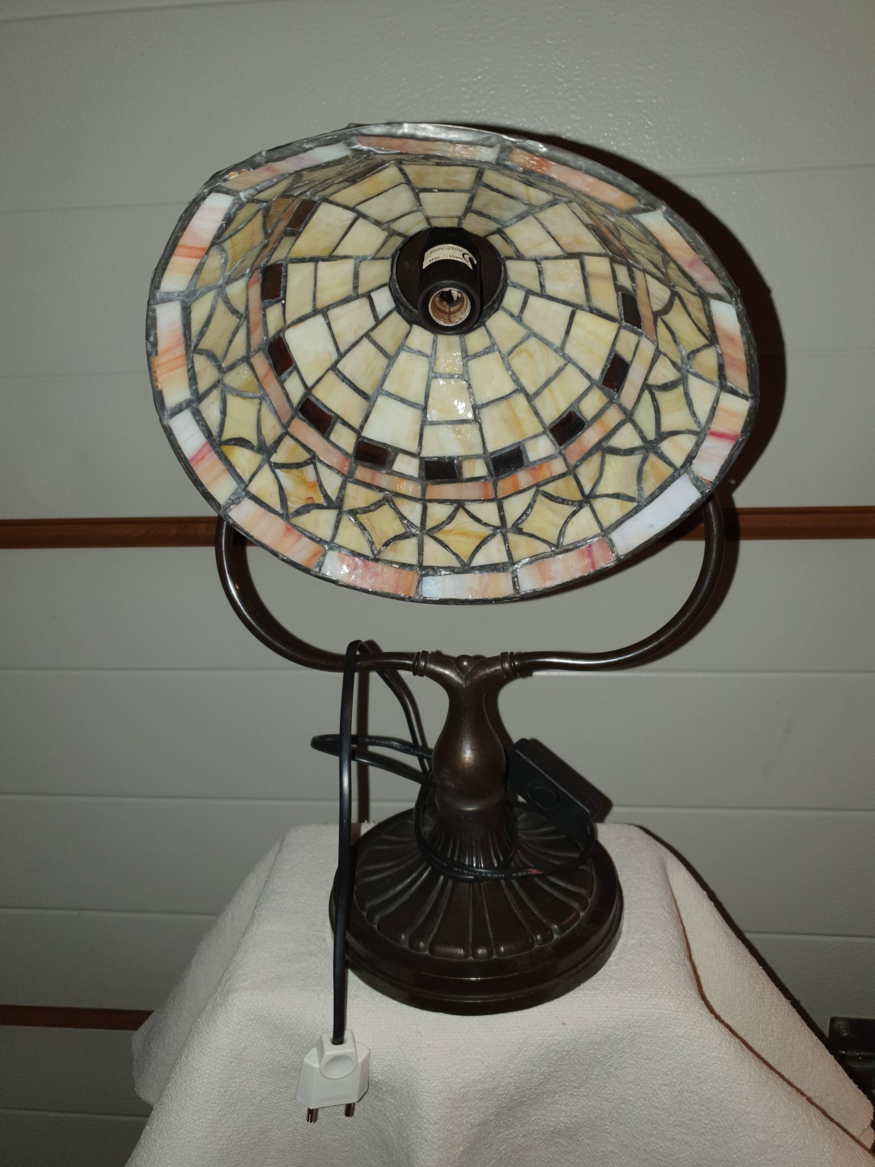 Orientable mosaic lamp