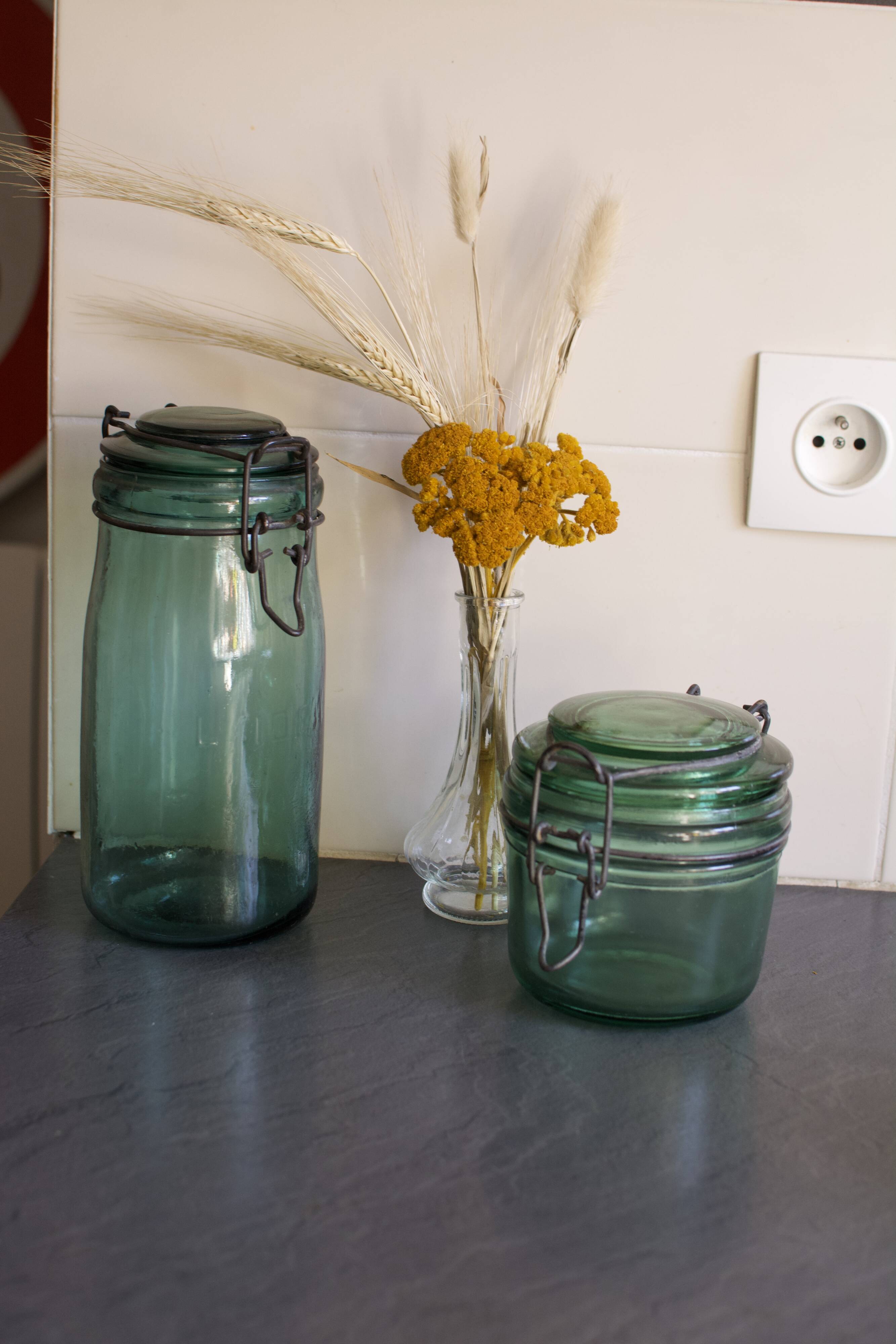 2 Jars l'idéal vintage green and blue