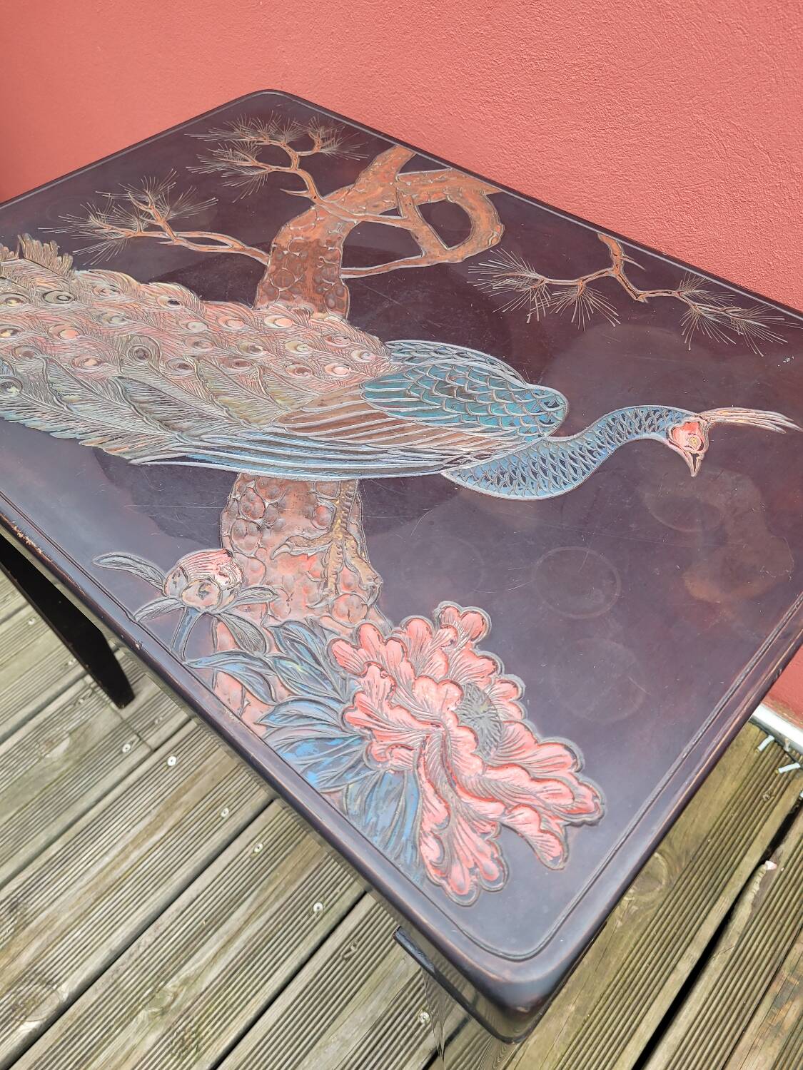 Japanese table in engraved lacquered wood