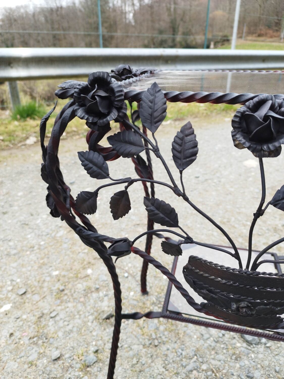 Table guéridon console sellette en fer forgé à décor de rose verre