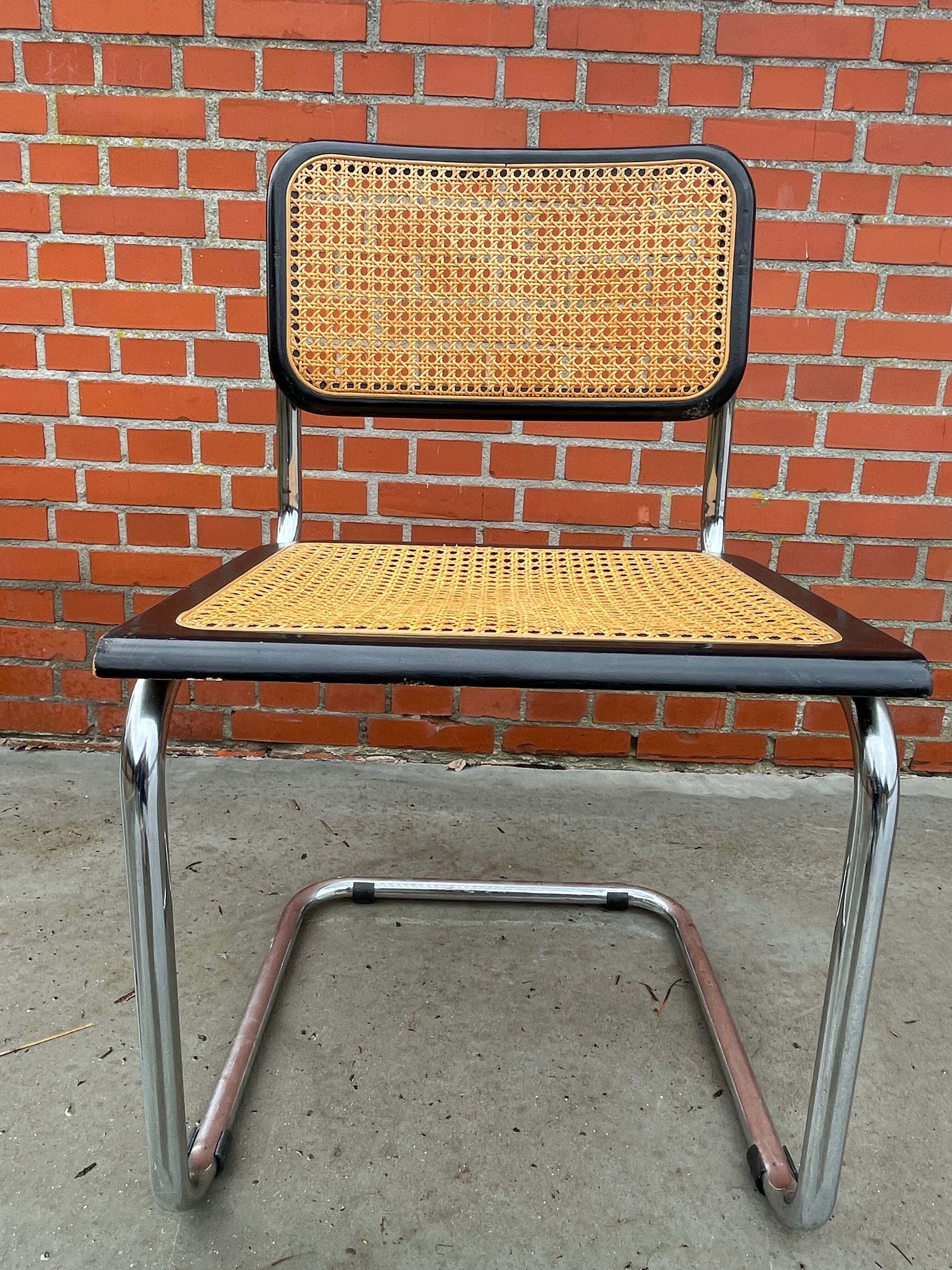 Set of 4 vintage chairs model Cesca B32 in black and chrome