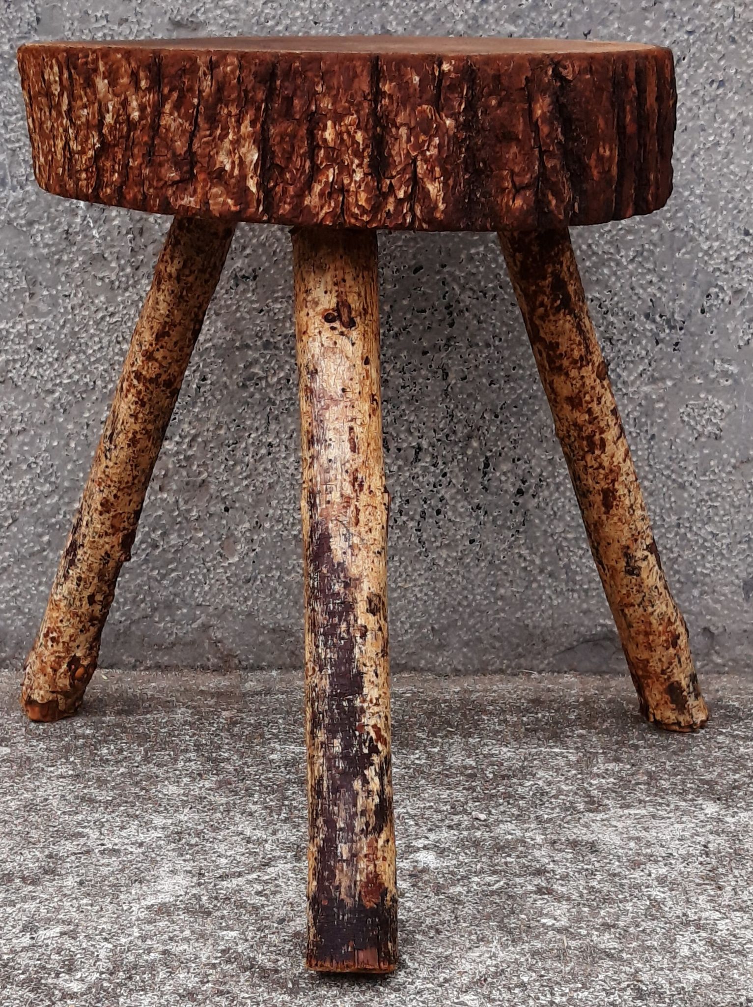Tabouret bas brutaliste