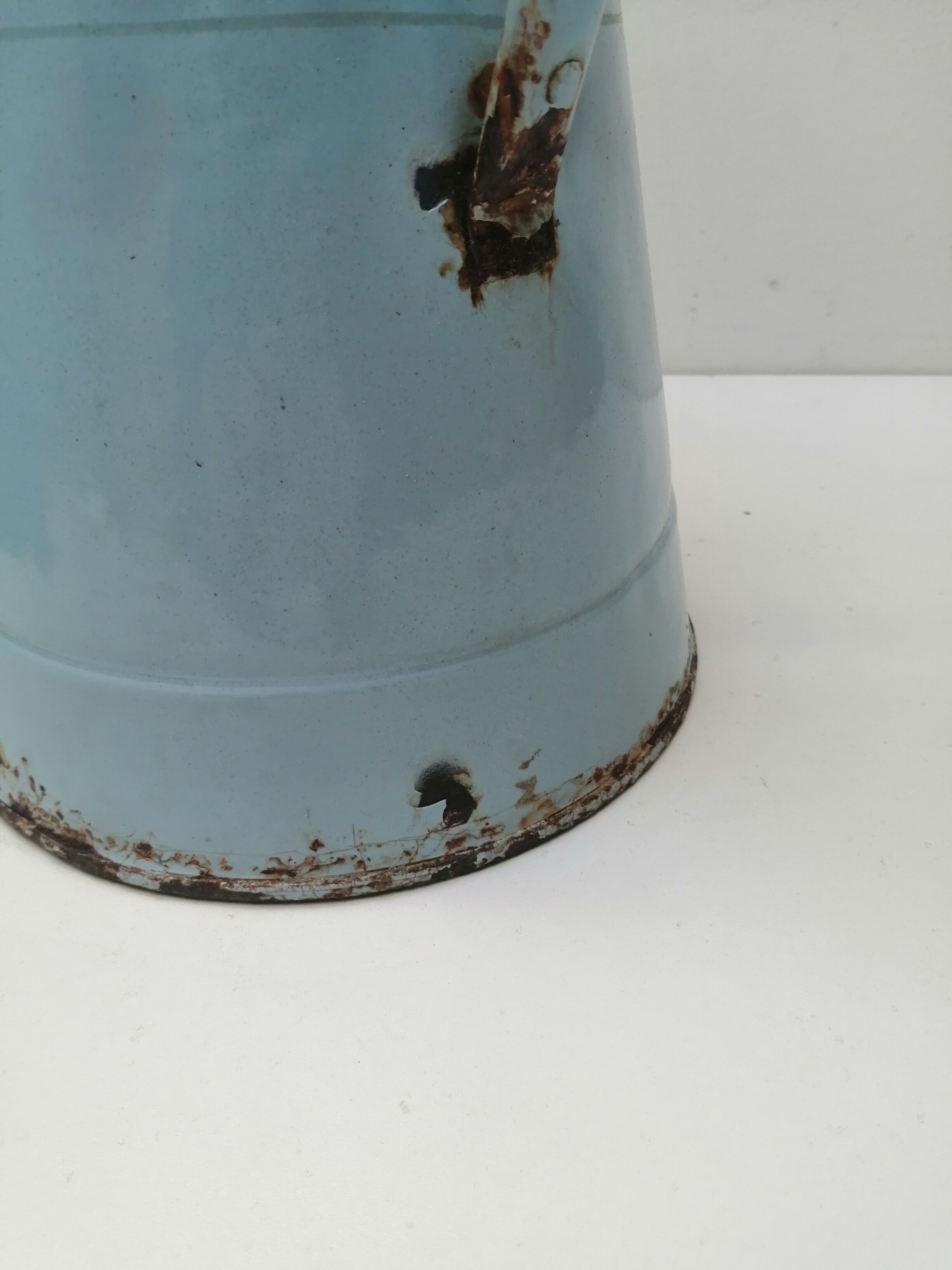 Broc enamelled "cherry"