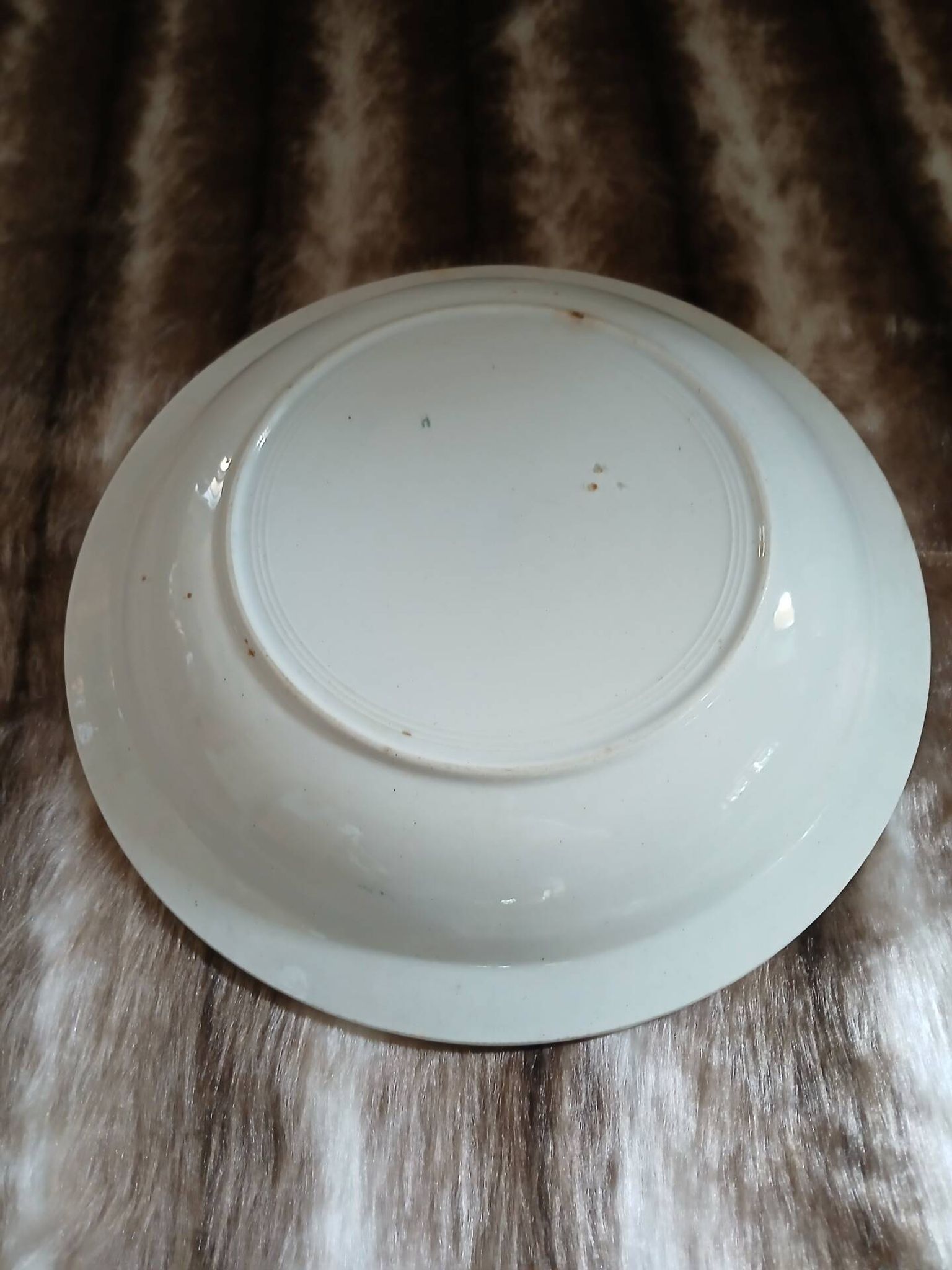 Grand plat ancien en terre de fer