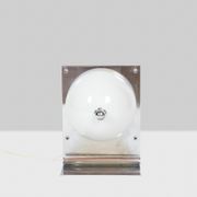 Lampe de table en métal poli et opaline, années 1970