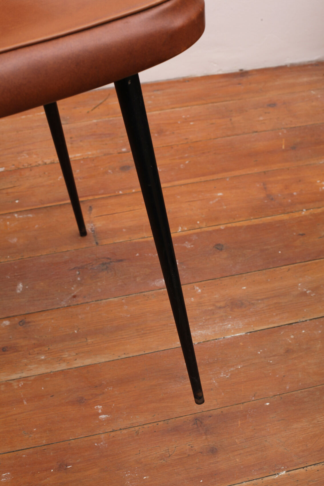 Vintage chair 1960 skai brown feet black iron