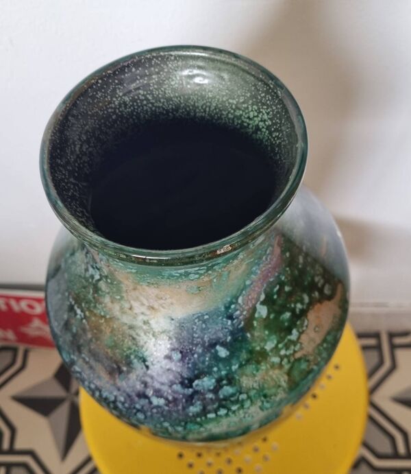 Vase en verre églomosé Signé Laque Line H 40cm